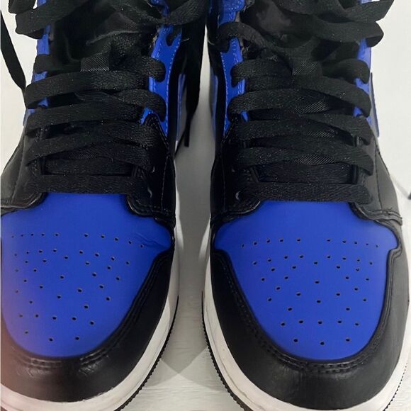 Air Jordan 1 Mid Hyper Royal Nike dunk yeezy